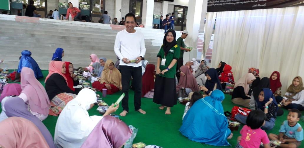Jamaah Berbuka Puasa di Masjid Agung Medan Membludak